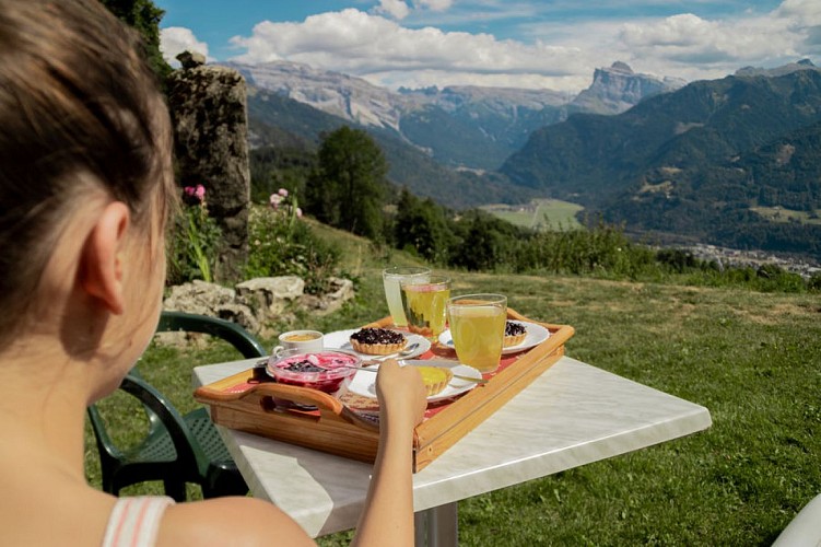 Goûter à la Ferme des Cimes