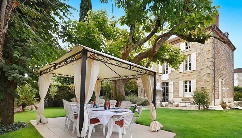 maison-de-maitre-fongrave-outside