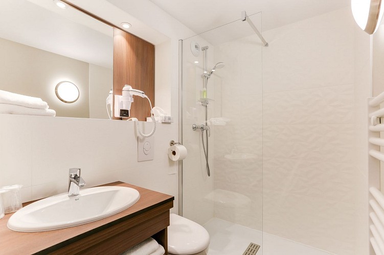 brit-hotel-caen-nord-chambre-01standard (12)