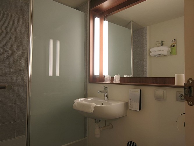 Salle de bain - Campanile Bayeux