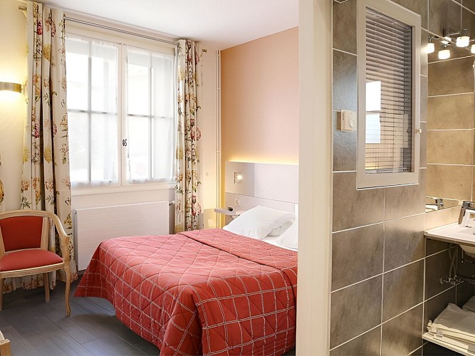 Logis Hôtel Le Dauphin & Le Spa du Prieuré