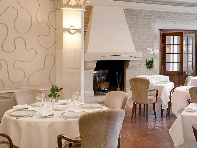 Logis Hôtel Le Dauphin & Le Spa du Prieuré