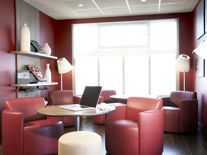 hotel-campanile-mondeville-lounge