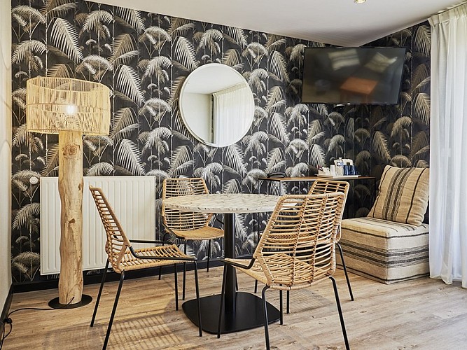 hotel-cremaillere-chambre-1-table-courseulles