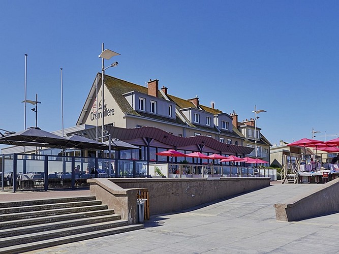 hotel-cremaillere-terrasse-exterieur-courseulles