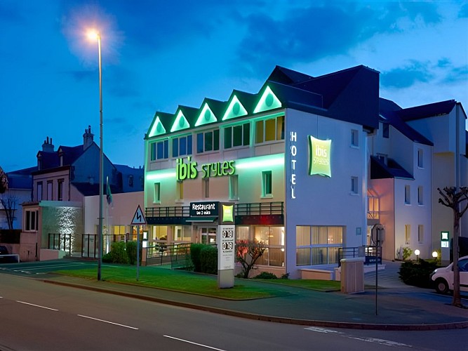 Hotel Ibis Styles à Ouistreham - façade