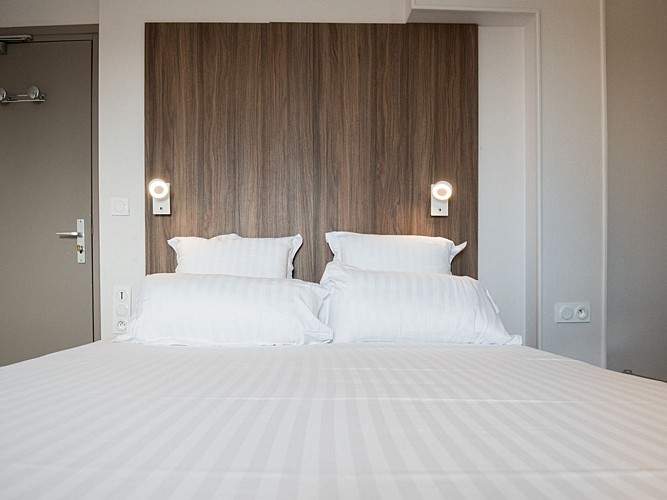 CHAMBRE2-8-confort-Hotel le saint-aubin