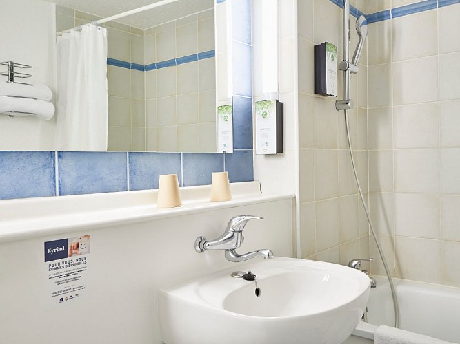 kyriad-caen-nord-herouville-saint-clair-salle-de-bain