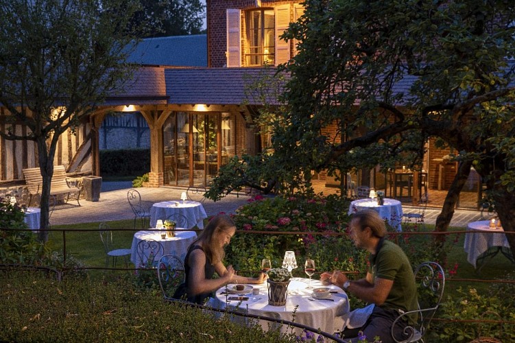 Auberge la Source - Dîner en extérieur
