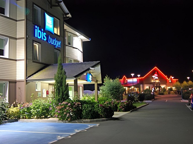 Hôtel Ibis Budget - Bayeux - parking