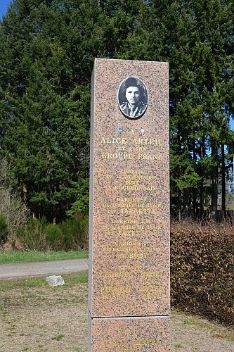 Stèle Alice Arteil