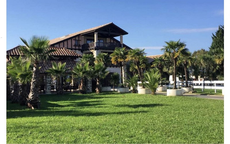 Domaine vue du jardin