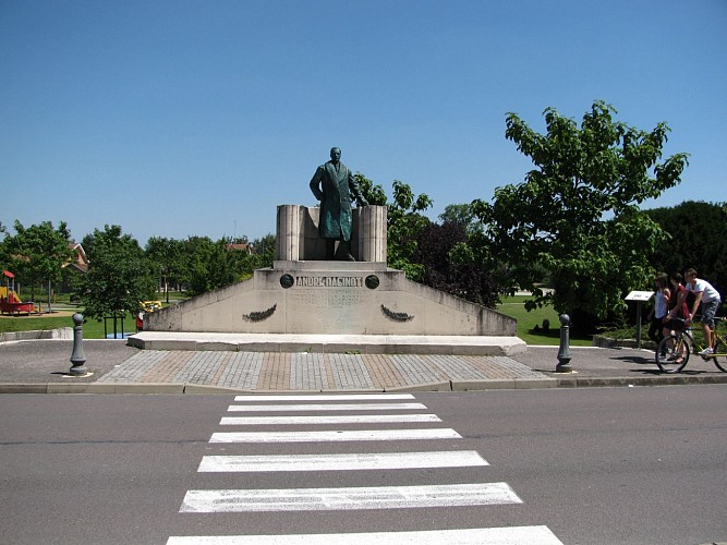 Statue d'andré Maginot