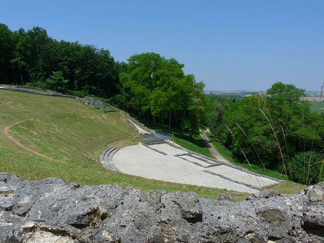 Théâtre et sanctuaire gallo-romains des Bouchauds