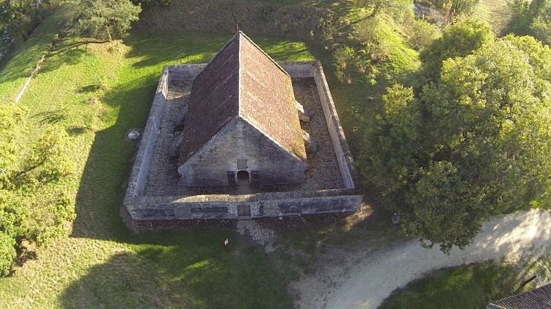 Photo-3--FORT-MEDOC--Le-magasin-a-poudre---Mairie-de-Cussac-Fort-Medoc