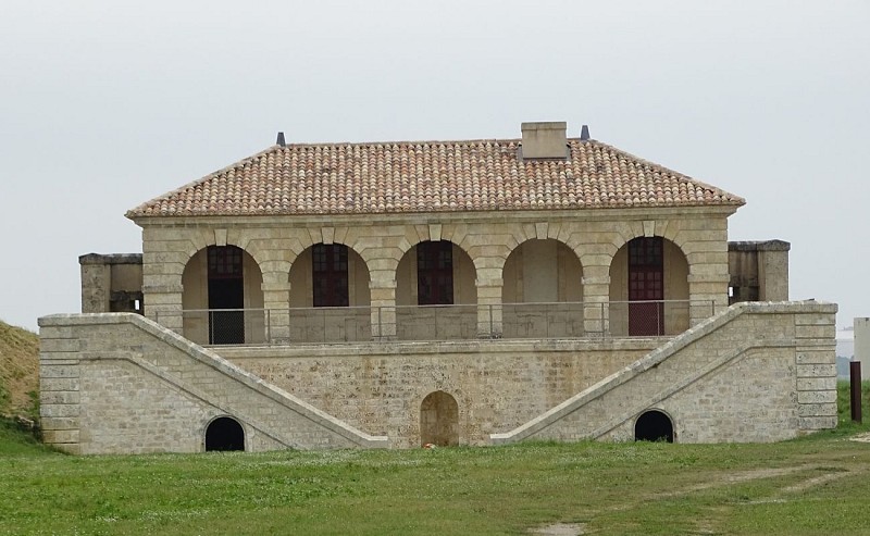 Photo-4---FORT-MEDOC--Corps-de-Garde-a-la-Mer--Mairie-de-Cussac-Fort-Medoc