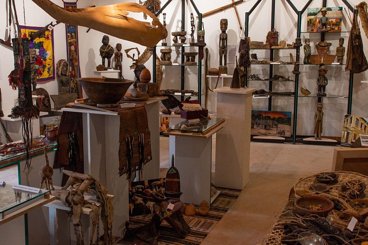 Galerie Vanderlick et cabinet de curiosités africaines