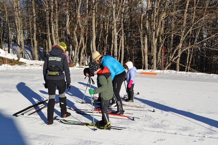 Cours de ski de fond en famille (©ESCUELA DE ESQUI NORDICO SOMPORT) - DI