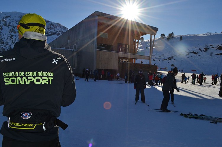 Cours de ski de fond à l'espace nordique du Somport (©ESCUELA DE ESQUI NORDICO SOMPORT) - DI