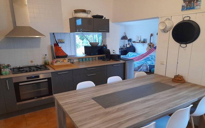 CUISINE TABLE JUSQU'A 8 CHAISES1440x900