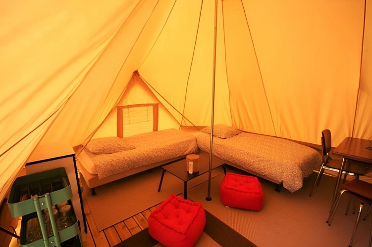 Castel Camping Le Brévedent - yourte intérieur