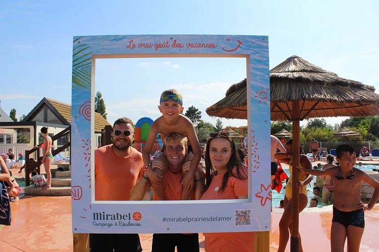 camping-les-prairies-de-la-mer-piscine-photobooth