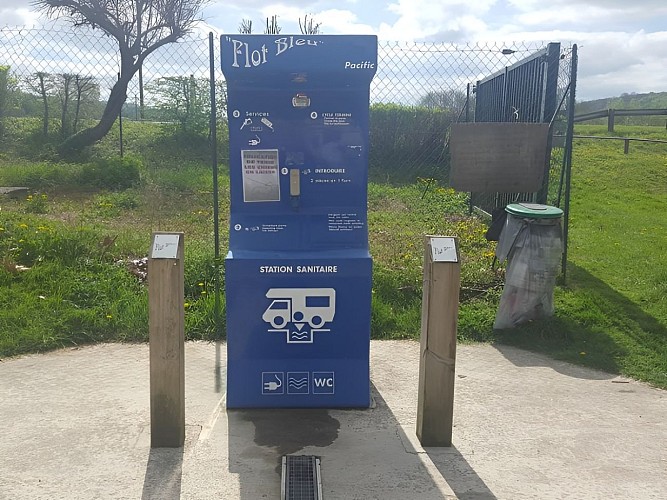 Aire camping-cars Notre-Dame-de-Courson - Borne