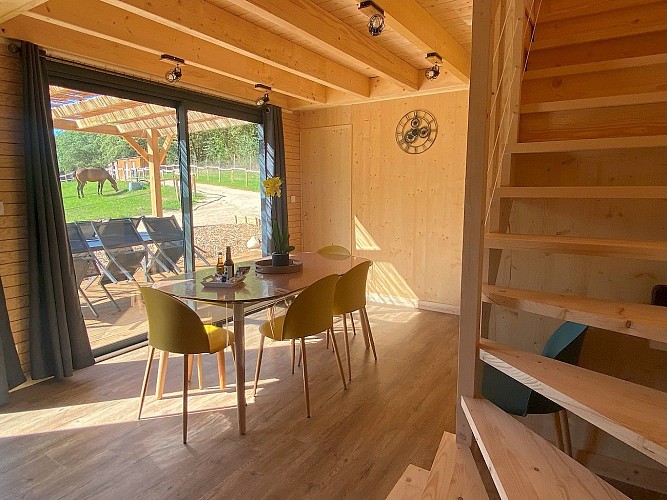 terves-cabane-du-petit-moulin-salle-a-manger