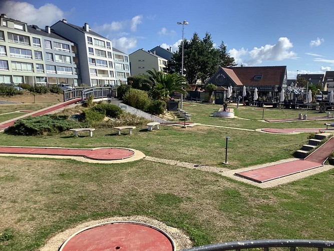 vue-le-green-mini-golf-cote-plage-courseulles