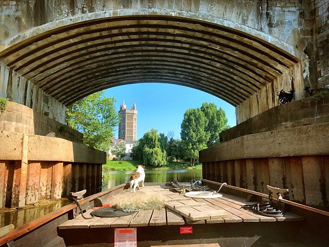 Une grillade en bateau - Détours en Loire