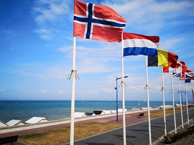 PLAGE-MER-DIGUE-DRAPREAUX-LANGRUNE-SUR-MER-CREDIT-NATHALIE-PAPOUIN