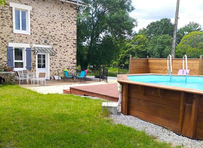 extérieur-la-villa-mendieras-bussiere-galant