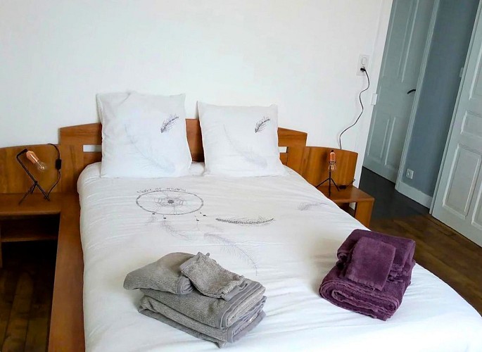 chambre-double-la-villa-mendieras-bussiere-galant