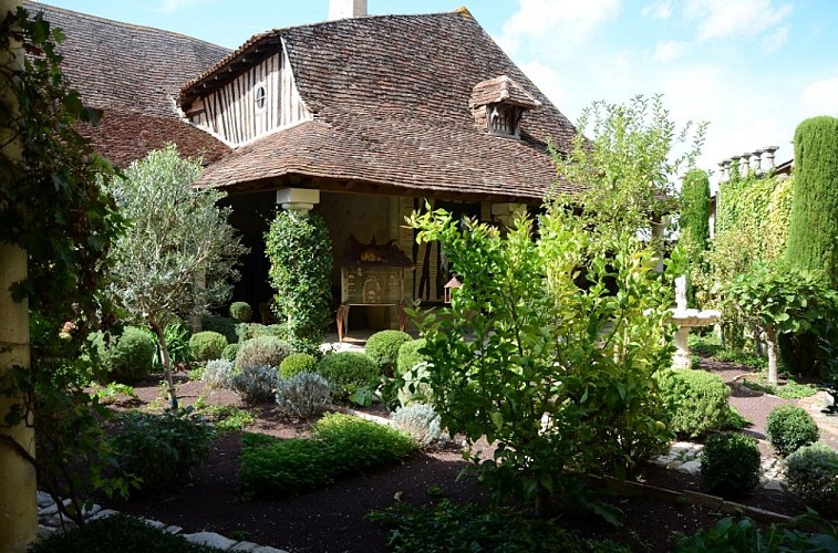 Chateau des Vallons extérieur sirtaqui