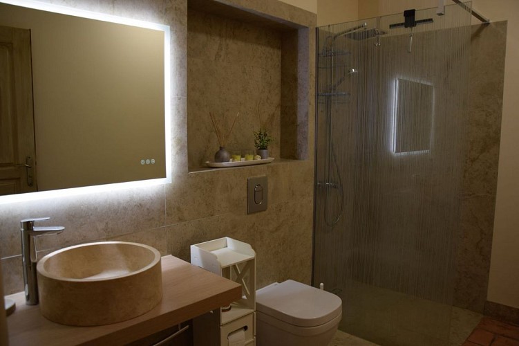 Vallée-Verte-Razac-salle-de-bain