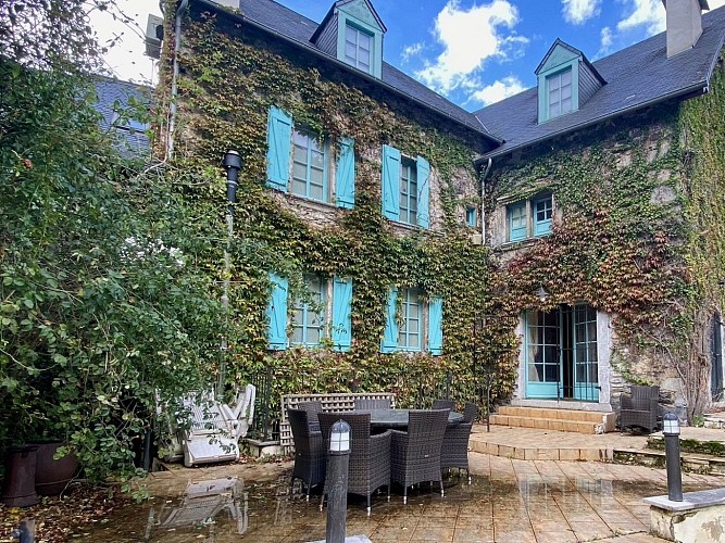 LE MOUTON BLEU - Façade - ACCOUS (©TAIEB MARIE)