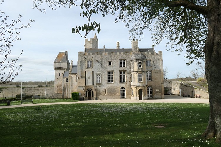 Château médiéval de Creully - Musée de la radio