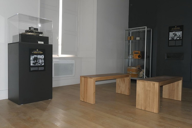 Château médiéval de Creully - Musée de la radio