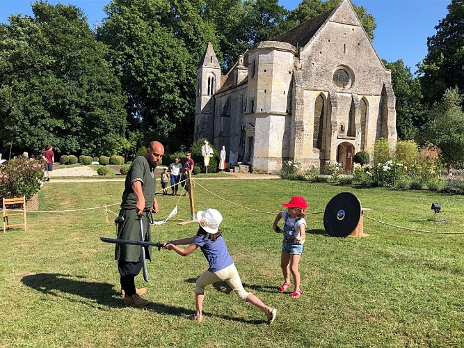 JEUX-ENFANTS-FESTIVAL-JEUX-ET-CHEVALERIE-FONTAINE-HENRY-CREDIT-MATHILDE-LELANDAIS