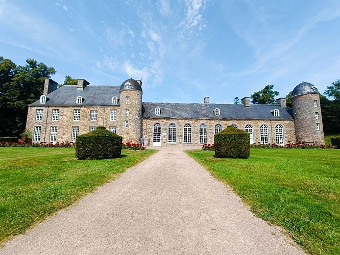 Façade château de Pontécoulant