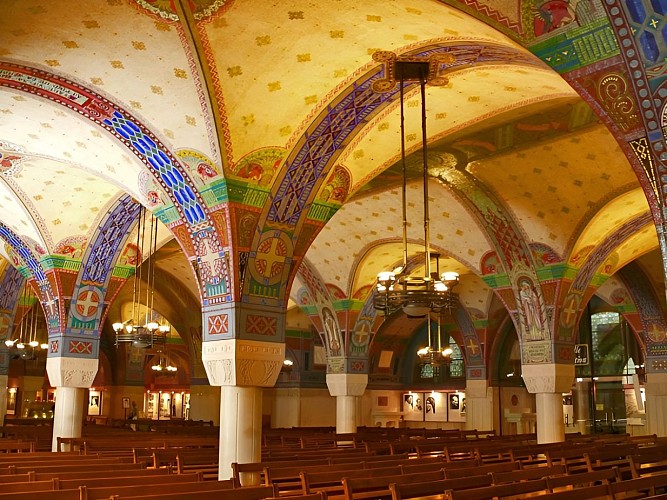 Basilique Sainte Therese, la crypte - Lisieux