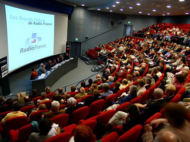 Mémorial de Caen - Amphi 340 - ©Mémorial (3)