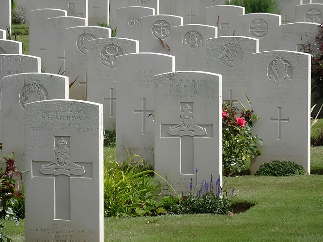 Cimetière militaire britannique, Douvres la Délivrande