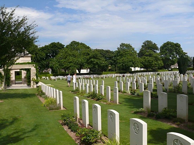 Cimetière militaire britannique, Douvres la Délivrande