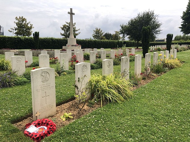 cimetiere-militaire-britannique-douvres-la-delivrande-credit-mathilde-lelandais (11)