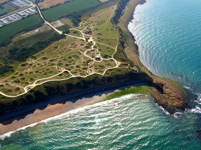 Vue aérienne de la Pointe du Hoc sur les plages du débarquement en Normandie