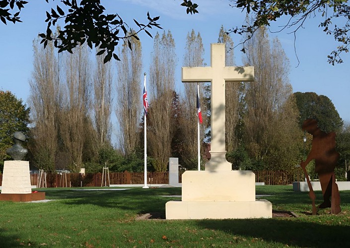 Croix du sacrifice - MUSÉE DE LA BATTERIE DE MERVILLE 14