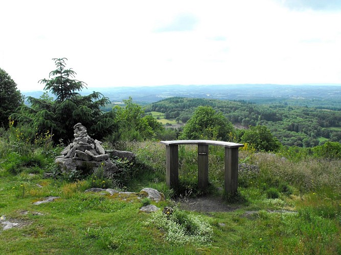 Point de vue au Puy des Roches