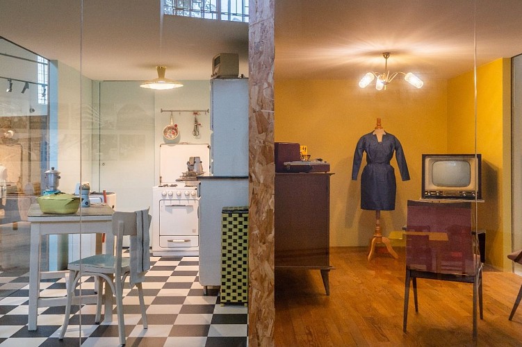 Explorer et comprendre la reconstruction d'une ville avec tout un espace dédié.