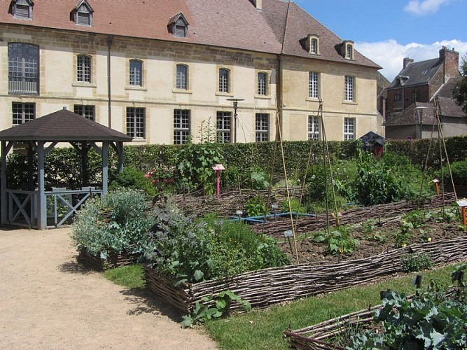 Jardin Conservatoire Des Fleurs et des Légumes (Flower and Plant Conservatory Garden)